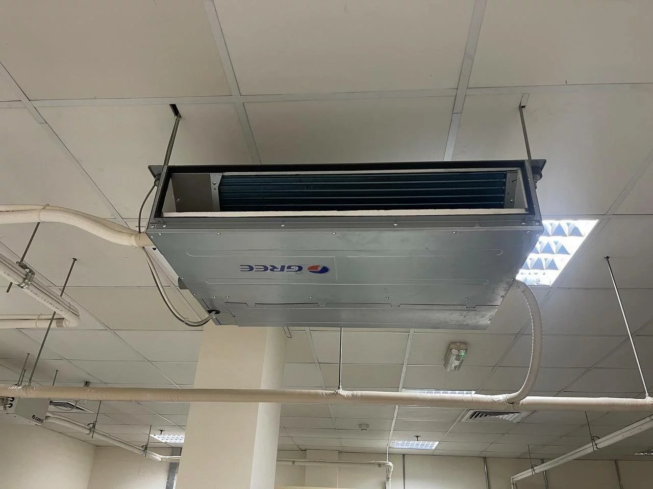 قیمت داکت اسپلیت گری 48000 اینورتر مدل GUTD48W1/A-S