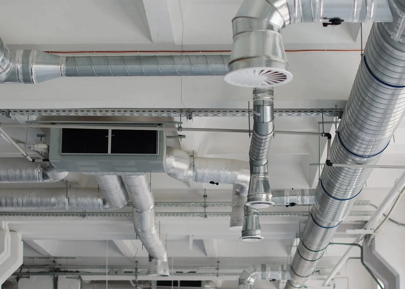 خرید داکت اسپلیت گری 48000 اینورتر مدل GUTD48W1/A-S